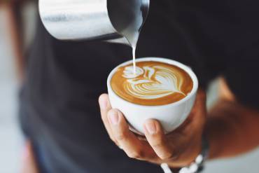 Espresso Romance: Why Coffee Makes a Great First Date